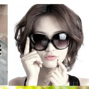 Boutique Accessories - Woman’s Oversized Large Black Sun Glasses Boutique Accessories - Woman’s Oversized Large Black Sun Glasses